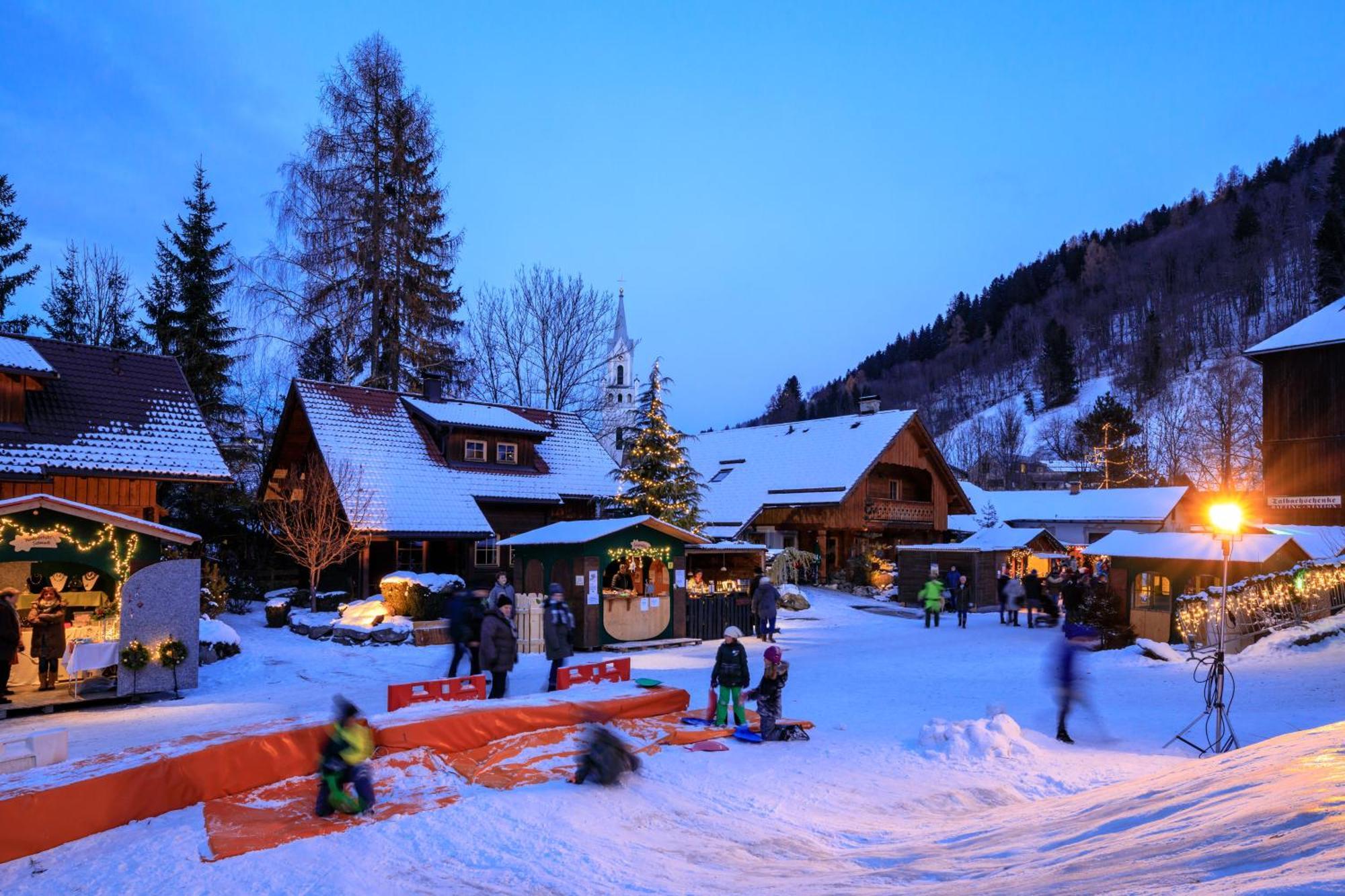 Das Dorf In Der Stadt Schladming Exteriör bild